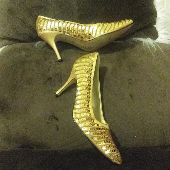 Vintage Sequence Gold Pumps - Picture 3 of 8